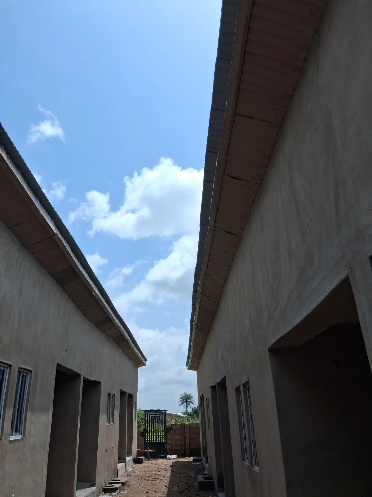 MR HOSTels